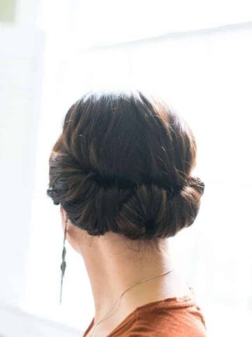 2-Minute Updo Tutorial | HelloGlow.co