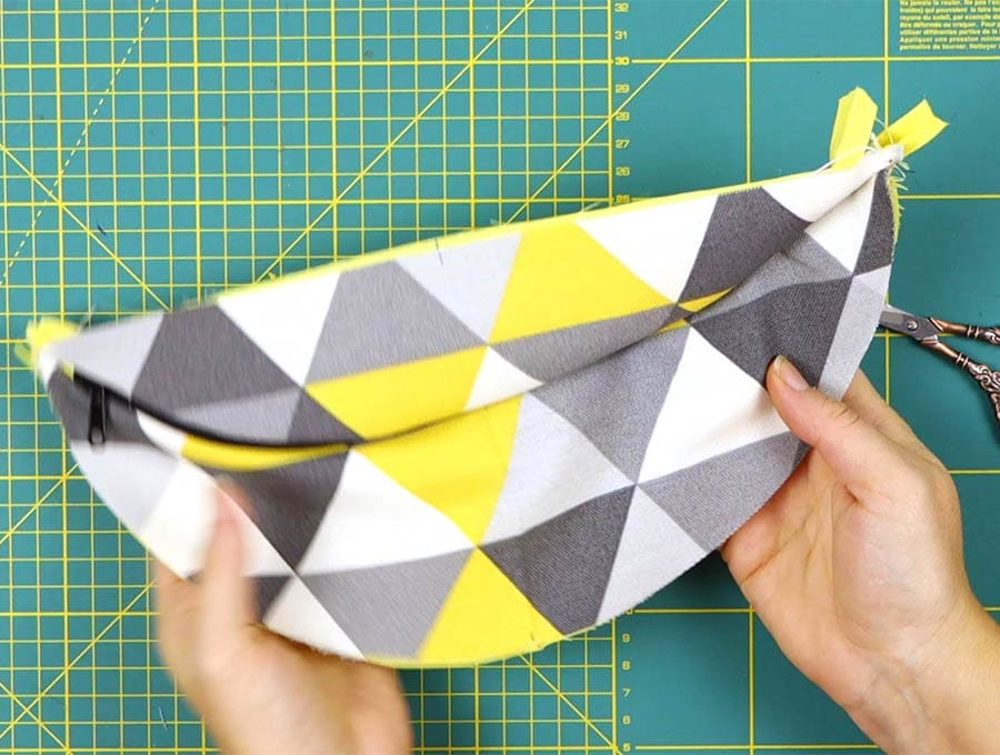 sew the sides of the bum bag