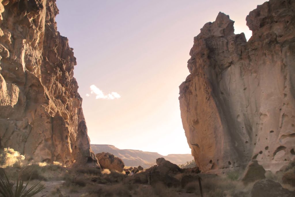 The mysterious Hole-in-the-Wall Ring Trail in the Mojave Desert is so beautiful and unique! The name Banshee Canyon, where this hike is located, is named the cackling wails that blow through the canyon.