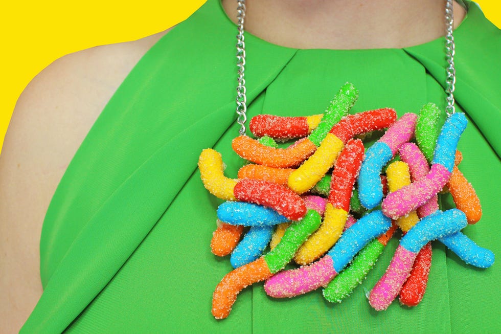 rommy de bommy gummy worm necklace