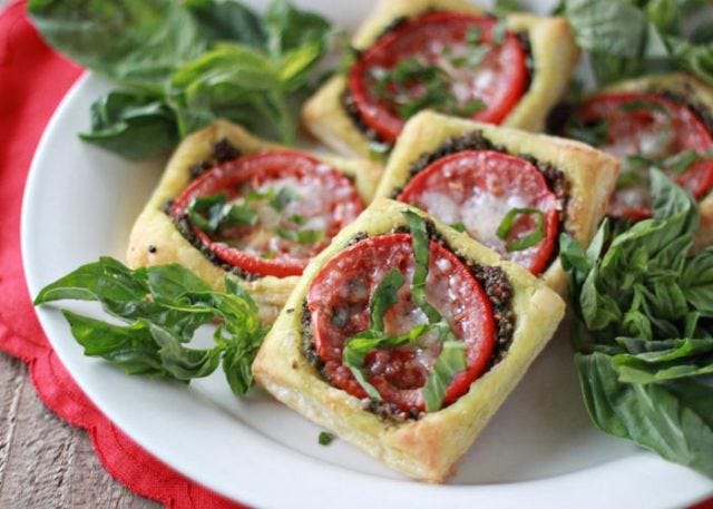 Dish, Food, Cuisine, Ingredient, Baked goods, Produce, Flatbread, Finger food, Recipe, Tart, 