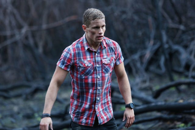 Hunter King runs for his life amid the bushfire in Home and Away