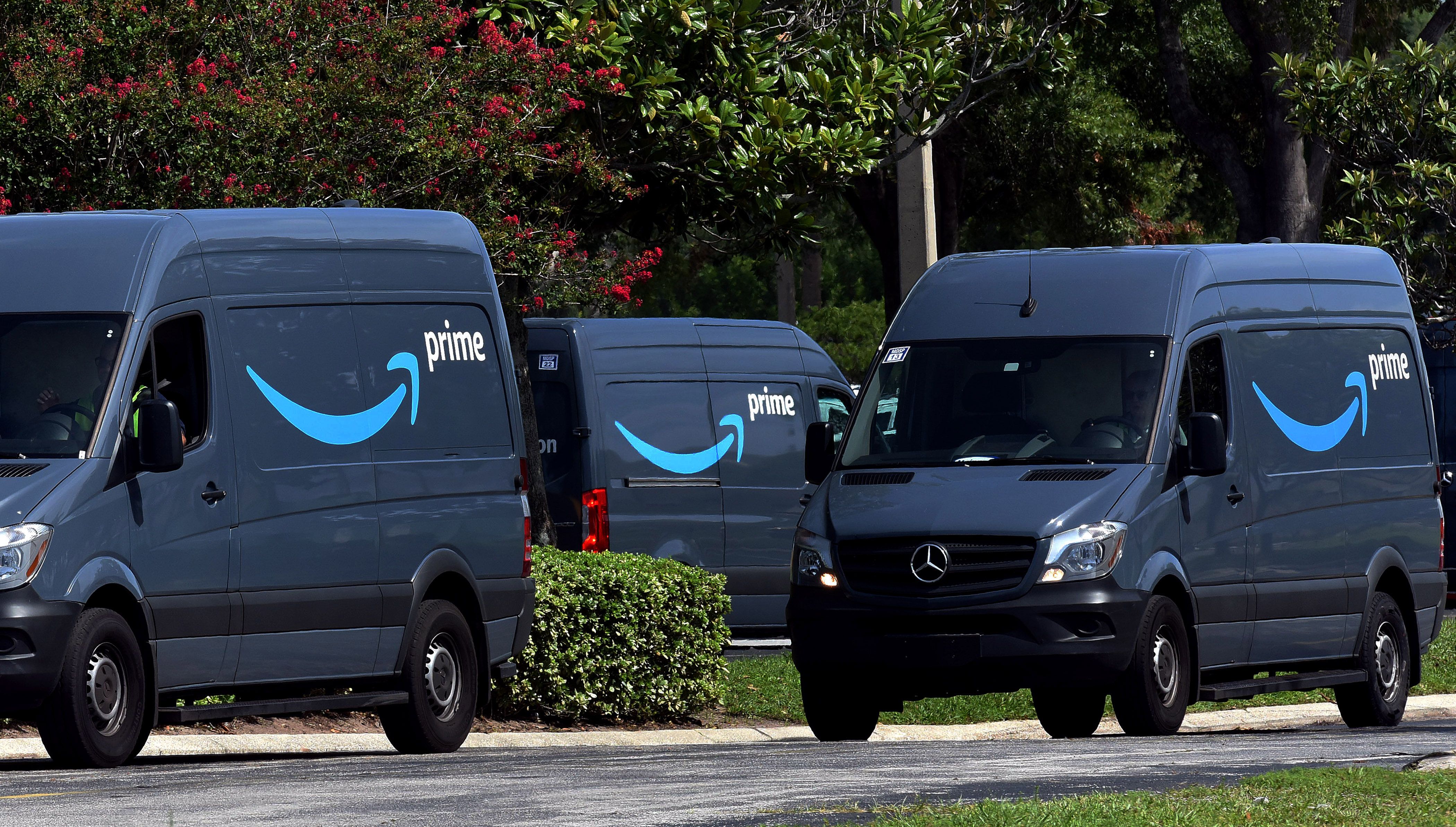 Amazon Buying Record Numbers Of Commercial Vans