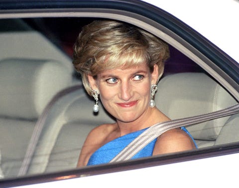 This is why Princess Diana stopped wearing her signature blue eyeliner