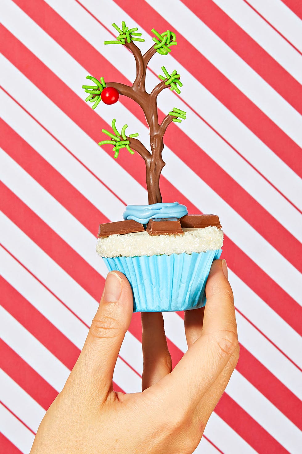 christmas treats  'charlie brown' christmas tree cupcakes