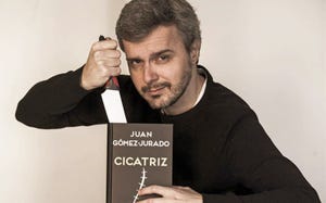 juan gómez jurado con su novela 'cicatriz'