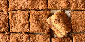 coffee cake with a crumbly topping