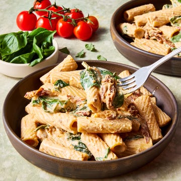 rigatoni tossed in a creamy vegan tuscan sauce with spinach and sundried tomatoes