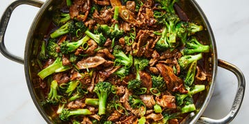 thinly sliced, velveted flank steak in a rich brown sauce with tender crisp broccoli