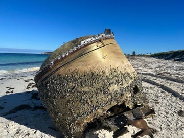 mysterious cylinder washes up on australian beach