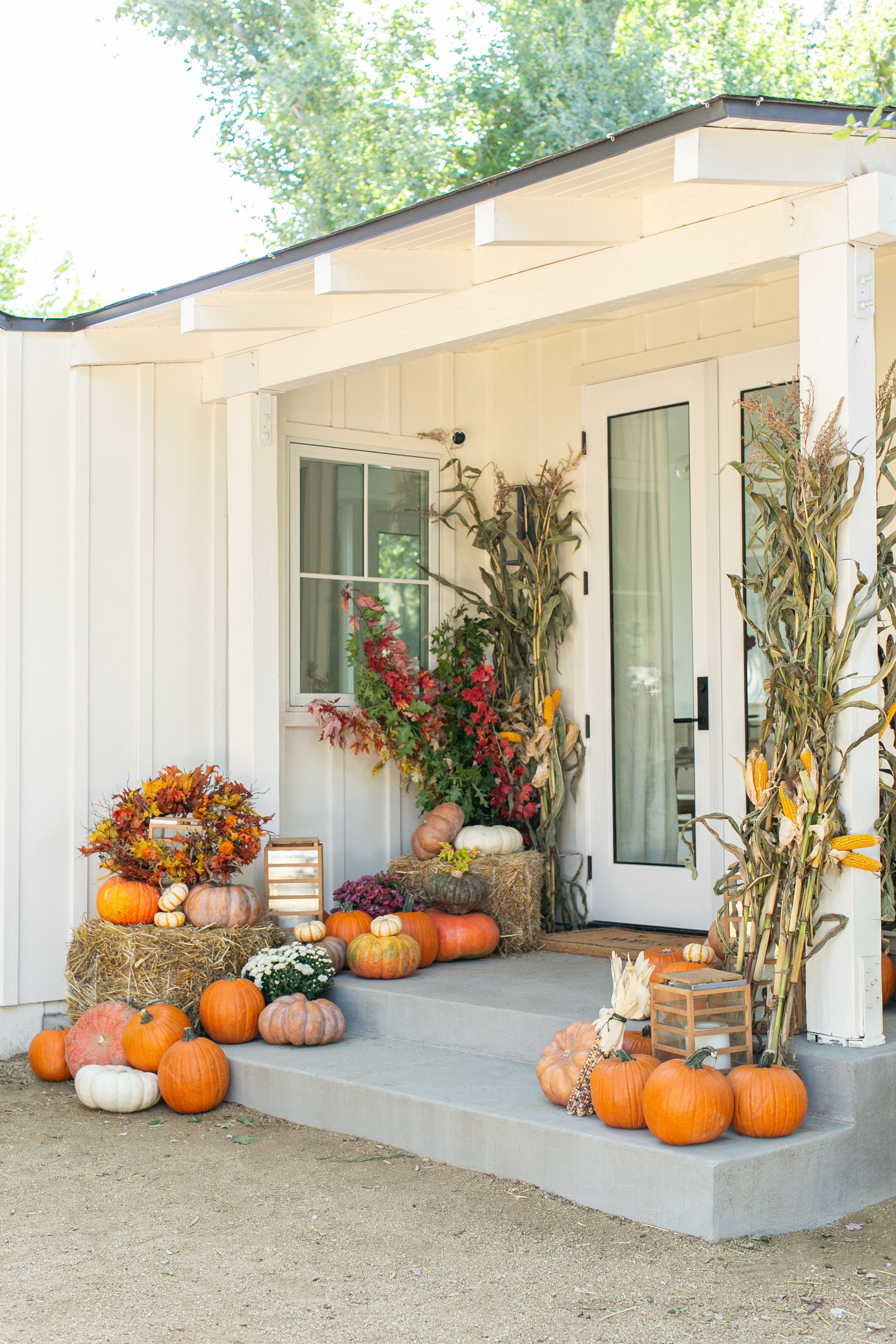 25 outdoor fall decorating ideas To Embrace the Season