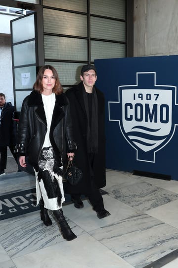 como, italy december 15 keira knightley and james righton attend the match between como 1907 and roma at giuseppe sinigaglia stadium on december 15, 2024 in como, italy photo by jacopo m raulegetty images for como 1907