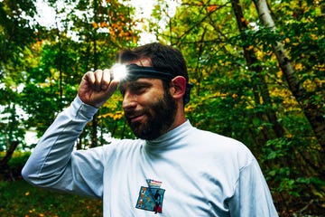 runner adjusting headlamp around forehead