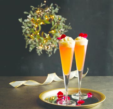 Champagne cocktail, Cocktail garnish, Drink, Food, Non-alcoholic beverage, Champagne stemware, Alcoholic beverage, Mimosa, Ingredient, Bellini, 