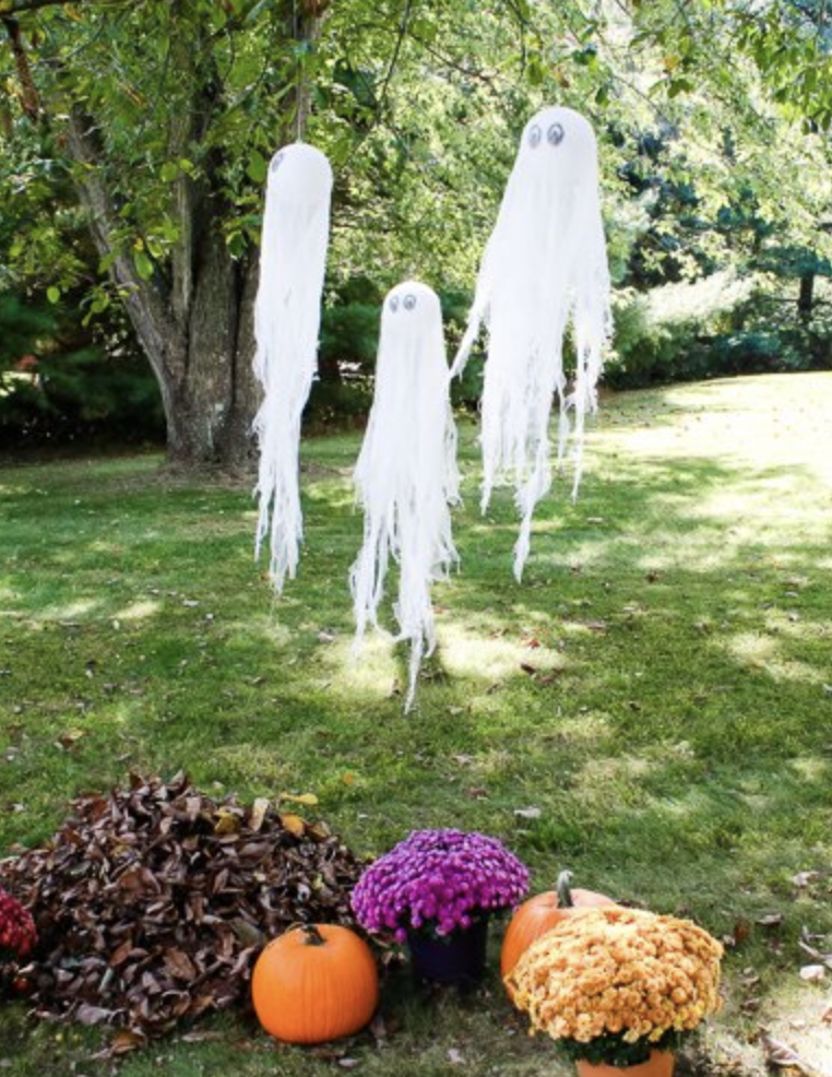 50 Best Outdoor Halloween Decorations and DIY Ideas of 2024