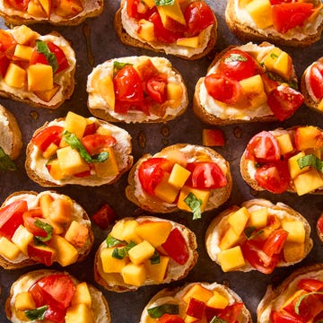 sliced toasts topped peach and tomato slices