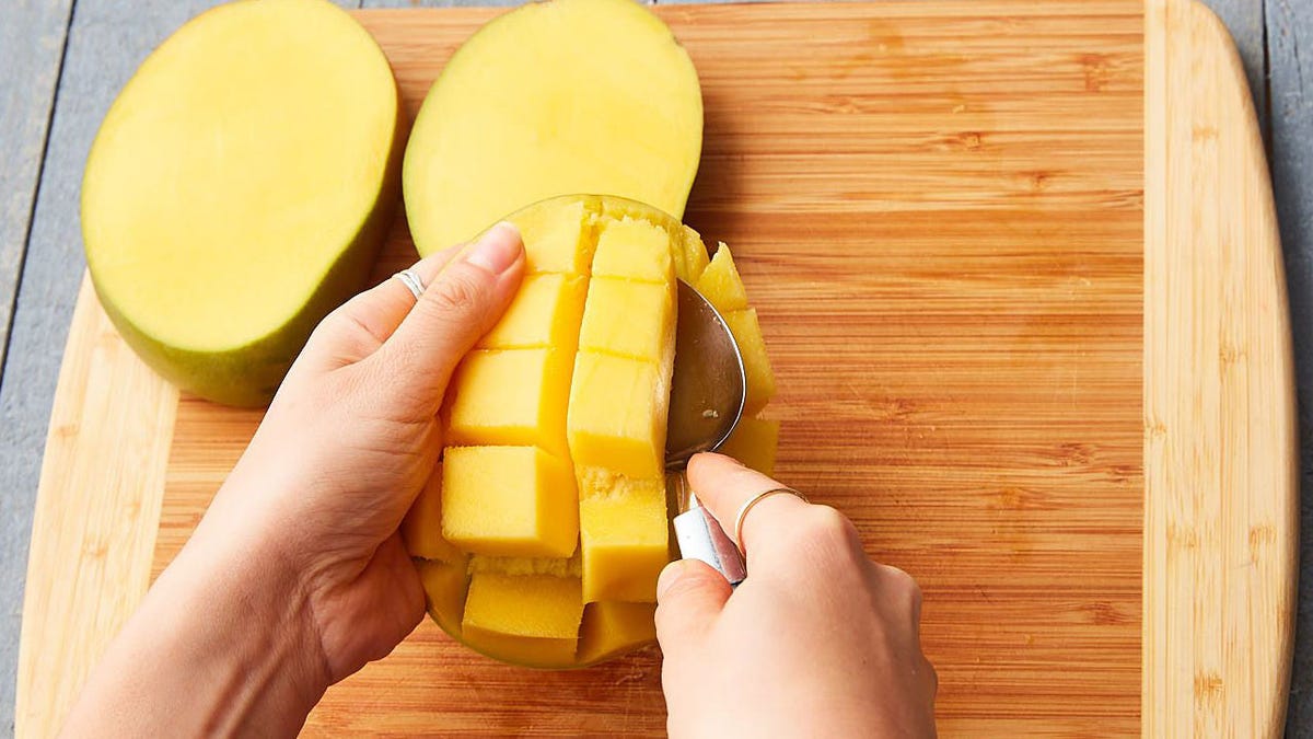 preview for Delish U - How To Cut A Mango