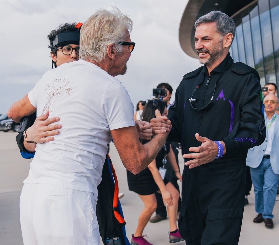 richard branson greeting returning astronauts