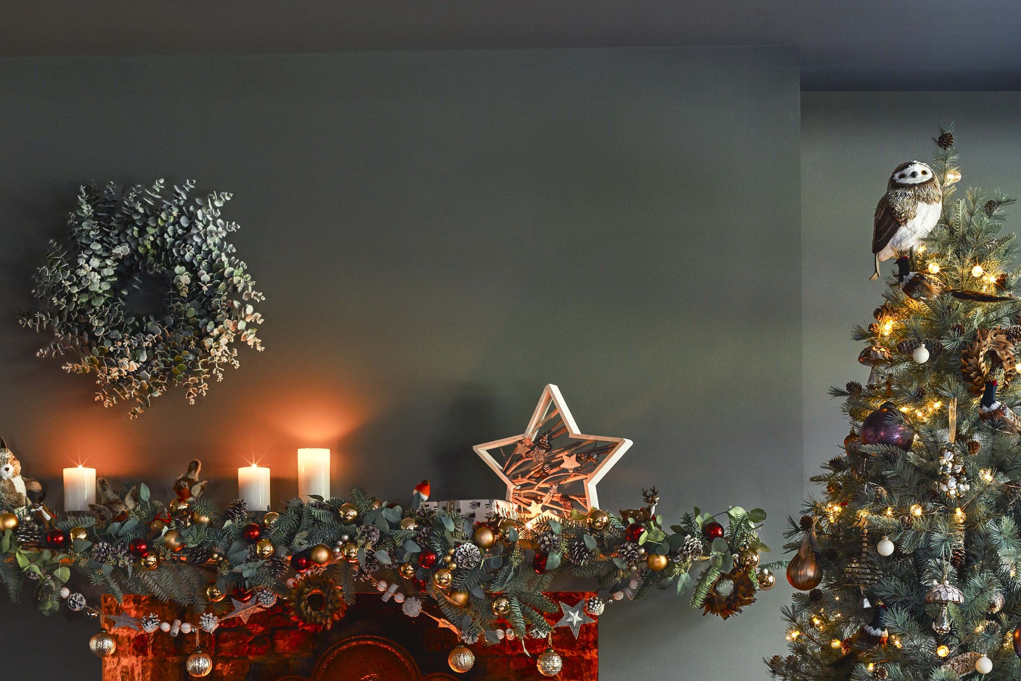 Create The Perfect Christmas Shelfie In 6 Simple Steps - Picture Shelf