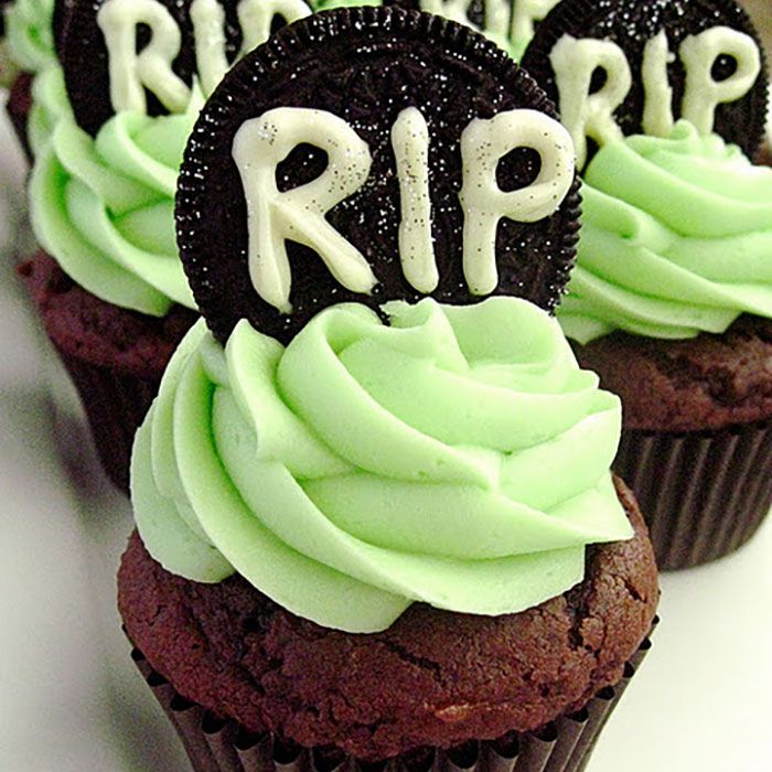 Cupcake, Food, Dessert, Green, Icing, Cake, Buttercream, Baking cup, Frozen dessert, Muffin, 