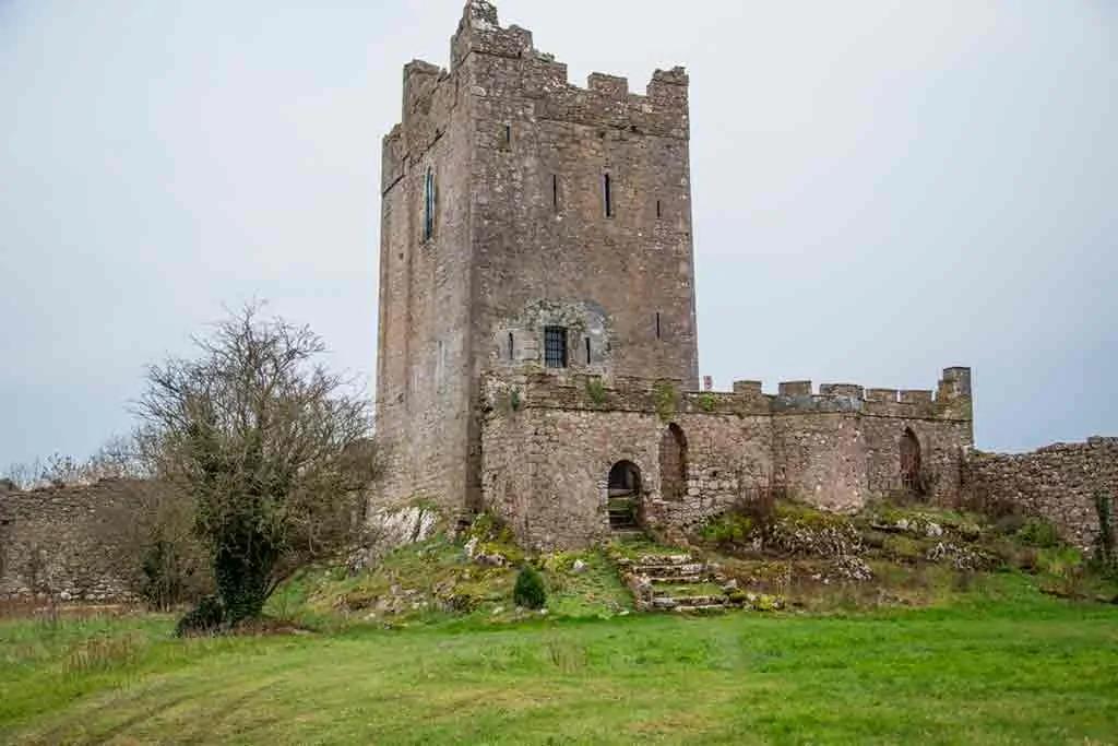 Famous haunted castles-Clonony-Castle