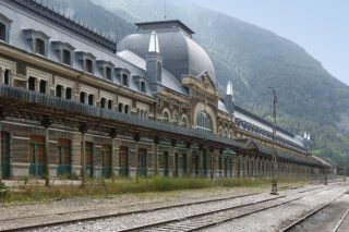 Het stationsgebouw van Canfranc