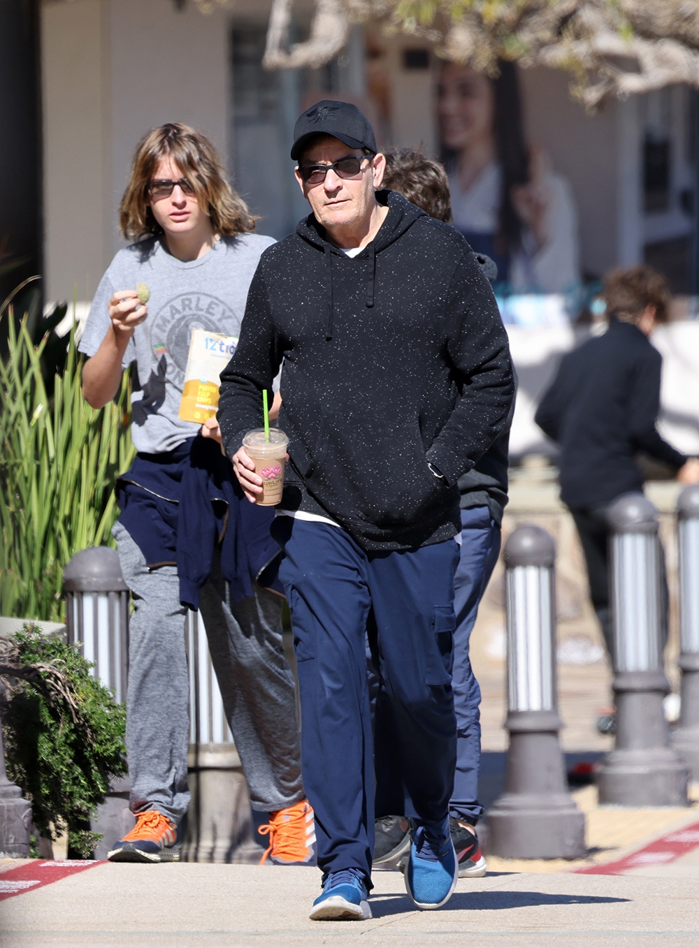 Malibu, CA  - *EXCLUSIVE*  - Charlie Sheen takes his sons Max and Bob for smoothies in Malibu.

Pictured: Charlie Sheen

BACKGRID USA 28 MARCH 2023 

USA: +1 310 798 9111 / usasales@backgrid.com

UK: +44 208 344 2007 / uksales@backgrid.com

*UK Clients - Pictures Containing Children
Please Pixelate Face Prior To Publication*