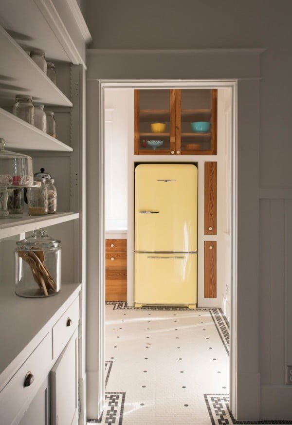 Accent Fridge in Retro Kitchen 