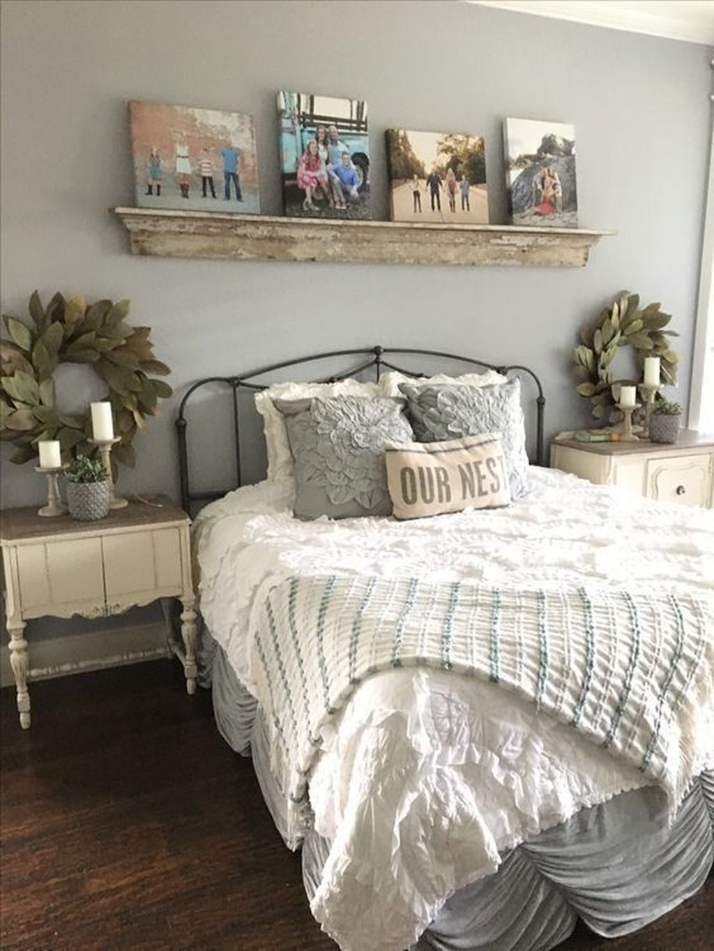 25 Inviting And Cozy Farmhouse Bedroom (The Visual Treats) - A11