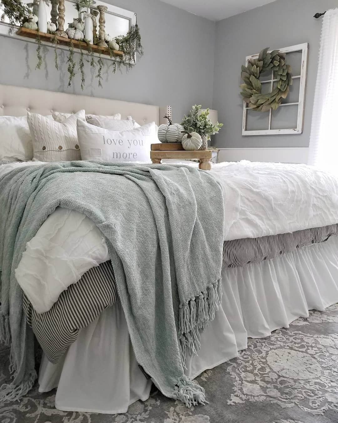 25 Inviting And Cozy Farmhouse Bedroom (The Visual Treats) - A9