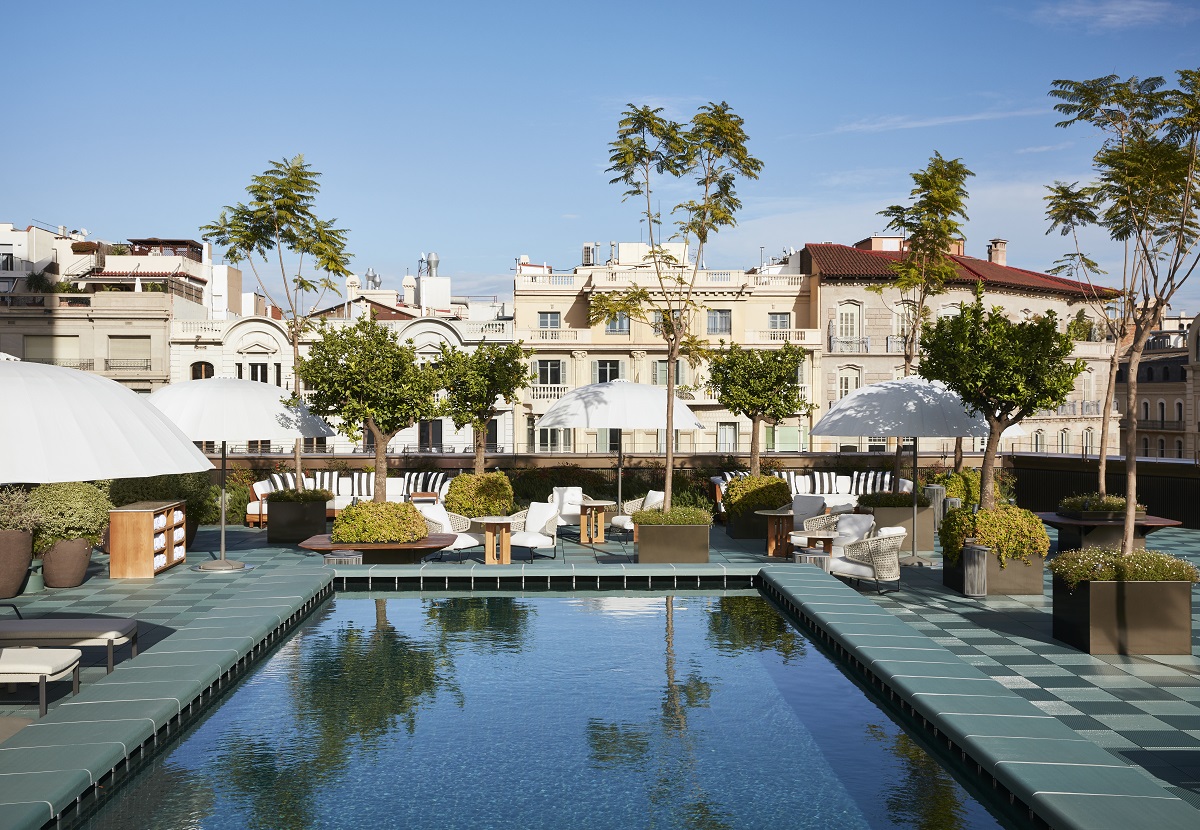 rooftop pool in Mandarin Oriental Residences Barcelona