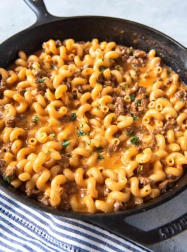 a cast iron skillet filled with cheeseurger pasta skillet meal