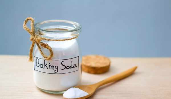 Clean the Bottom of Pans with Baking Soda