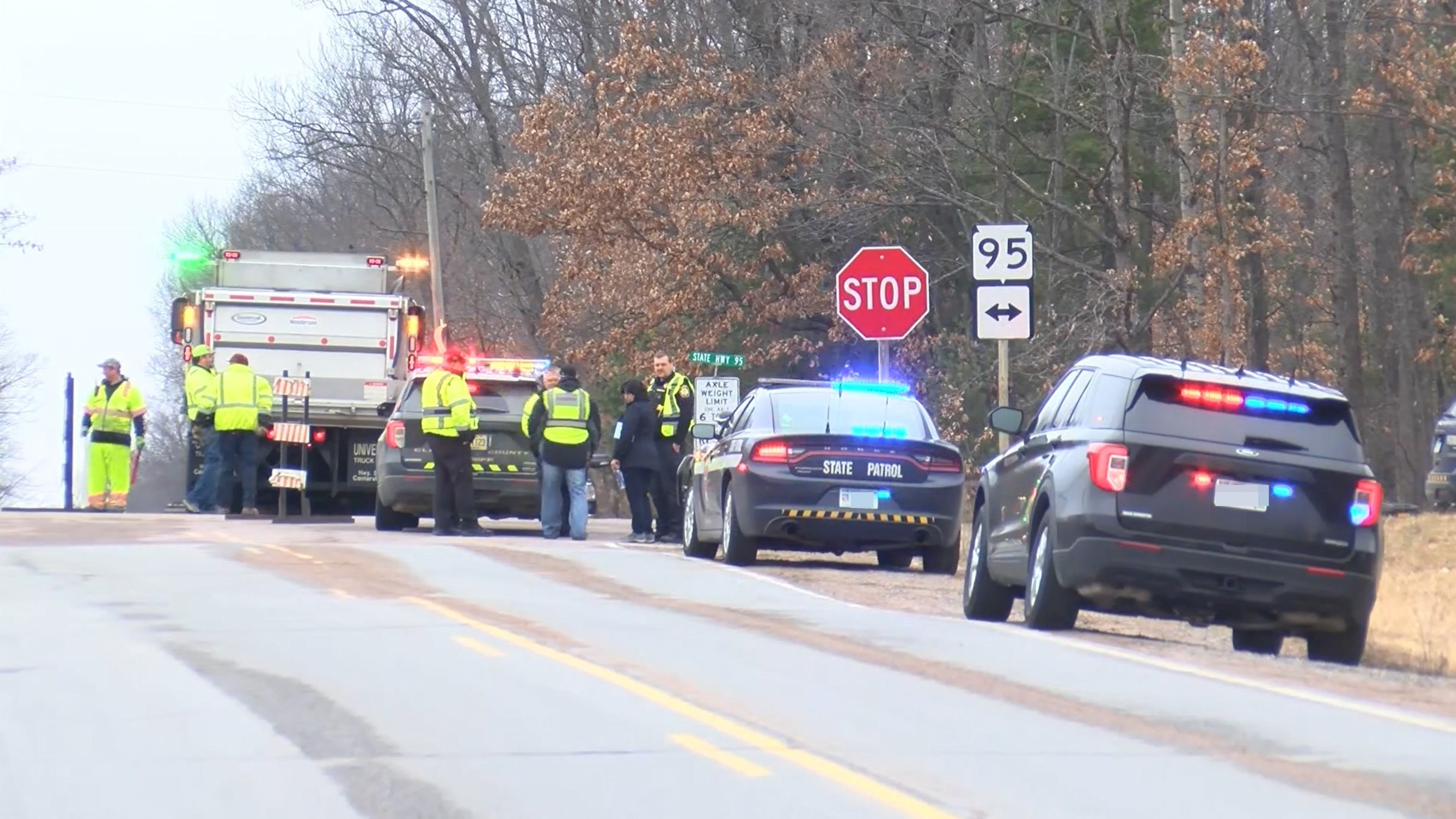 9 dead, 1 injured after semi-truck and van collide at Wisconsin highway ...