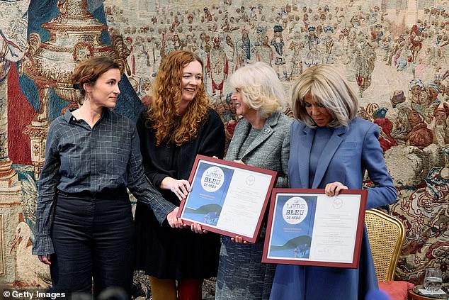 Queen Camilla and Brigitte Macron pose with winners Manon Steffan Ros (left), author of Le Livre Bleu de Nebo, and translater Lise Garond (second to the left)