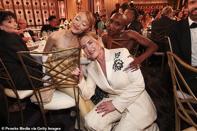 Ariana also got a visit from an Oscar-winning screen legend, Kate Winslet, who was seated at the table next to hers