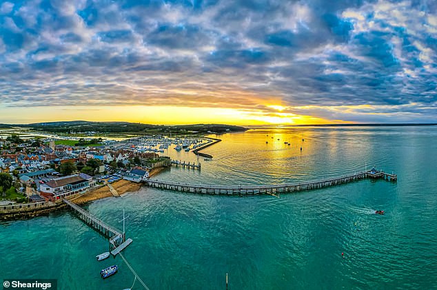 With seaside Shanklin as your base, you'll drink up all the isle has to offer - from gorgeous villages to rocky outcrops