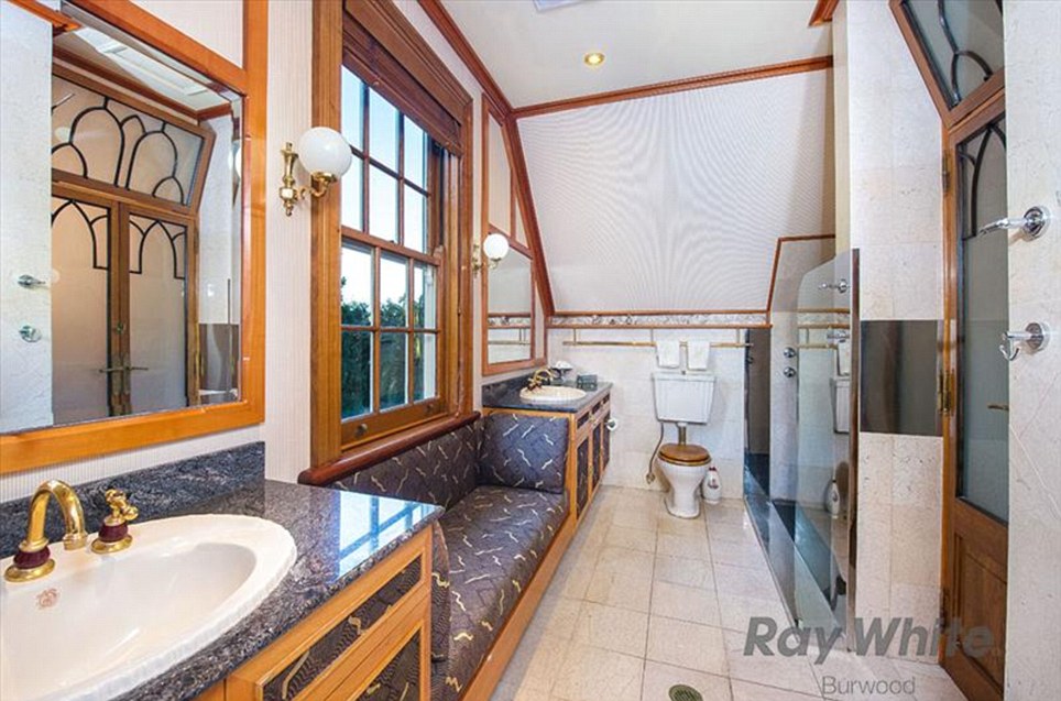 Its six bathrooms have kept with the Gothic style of the house with wooden trimmings and vintage light fixtures