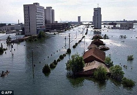 Strong El Niño events occur every 20 years or so. On the left, the village of Puerto Maldonado, Peru, is seen flooded in January 2003 as a result of El Niño rains, which drove 16,000 people from their homes. The worst El Niño on record in 1997 to 1998 was blamed for massive flooding along China's Yangtze river, right, that killed over 1,500 people