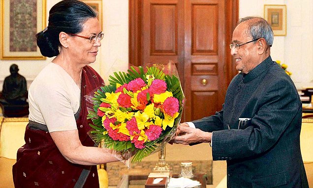 Sonia Gandhi meets President Mukherjee over 'growing intolerance' in ...