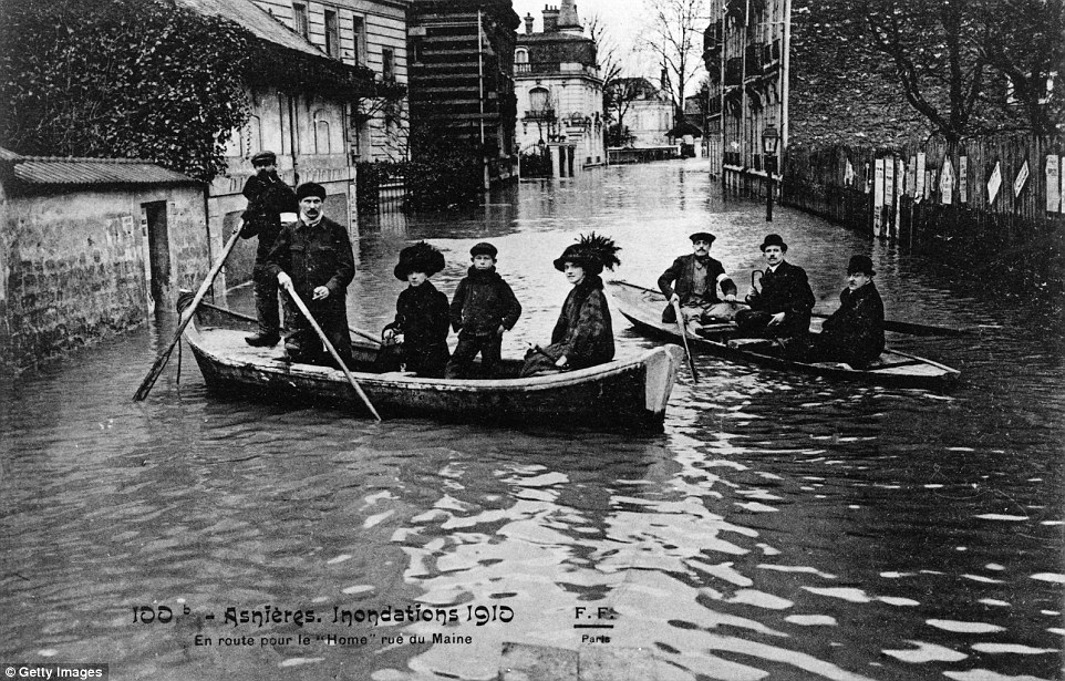 Many took to crossing the city by boat, and several men, women and children are seen rowing along the Rue du Maine