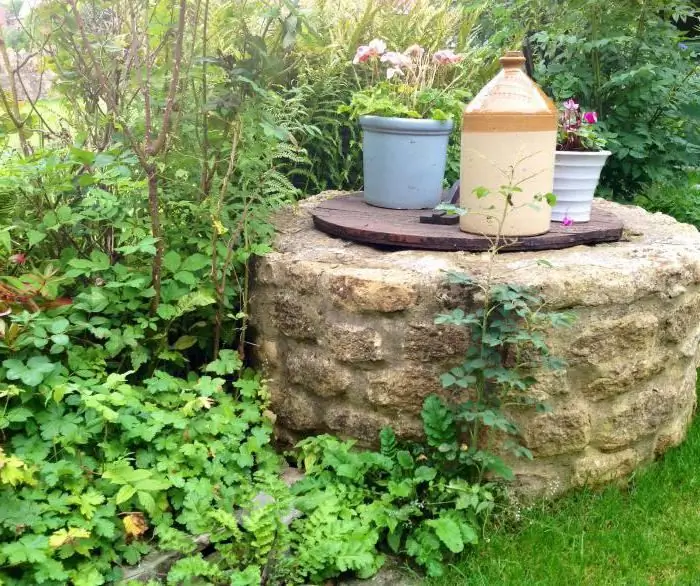 Arrangement of a well in a summer cottage