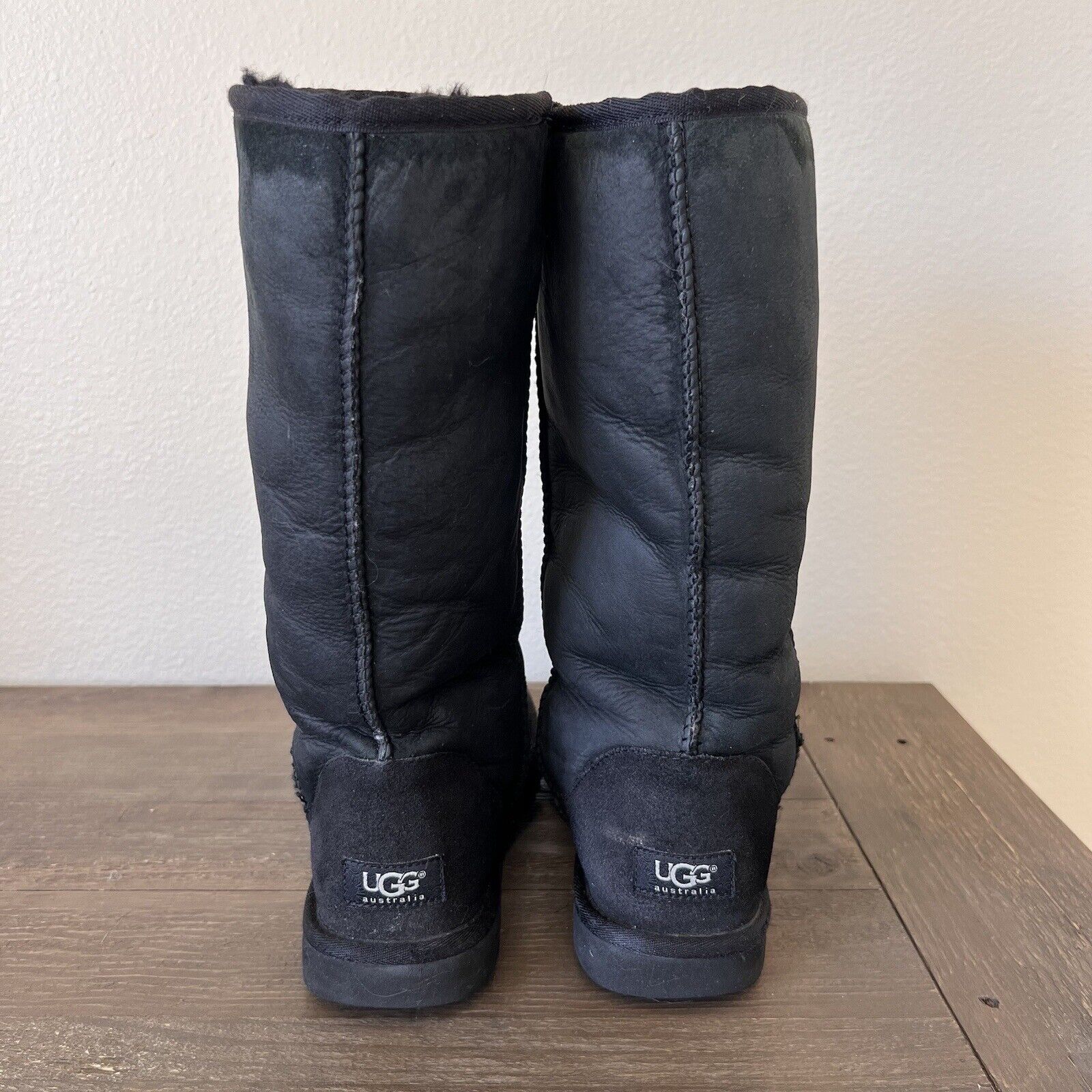 UGG Classic Australia Black Size 9 - image 4