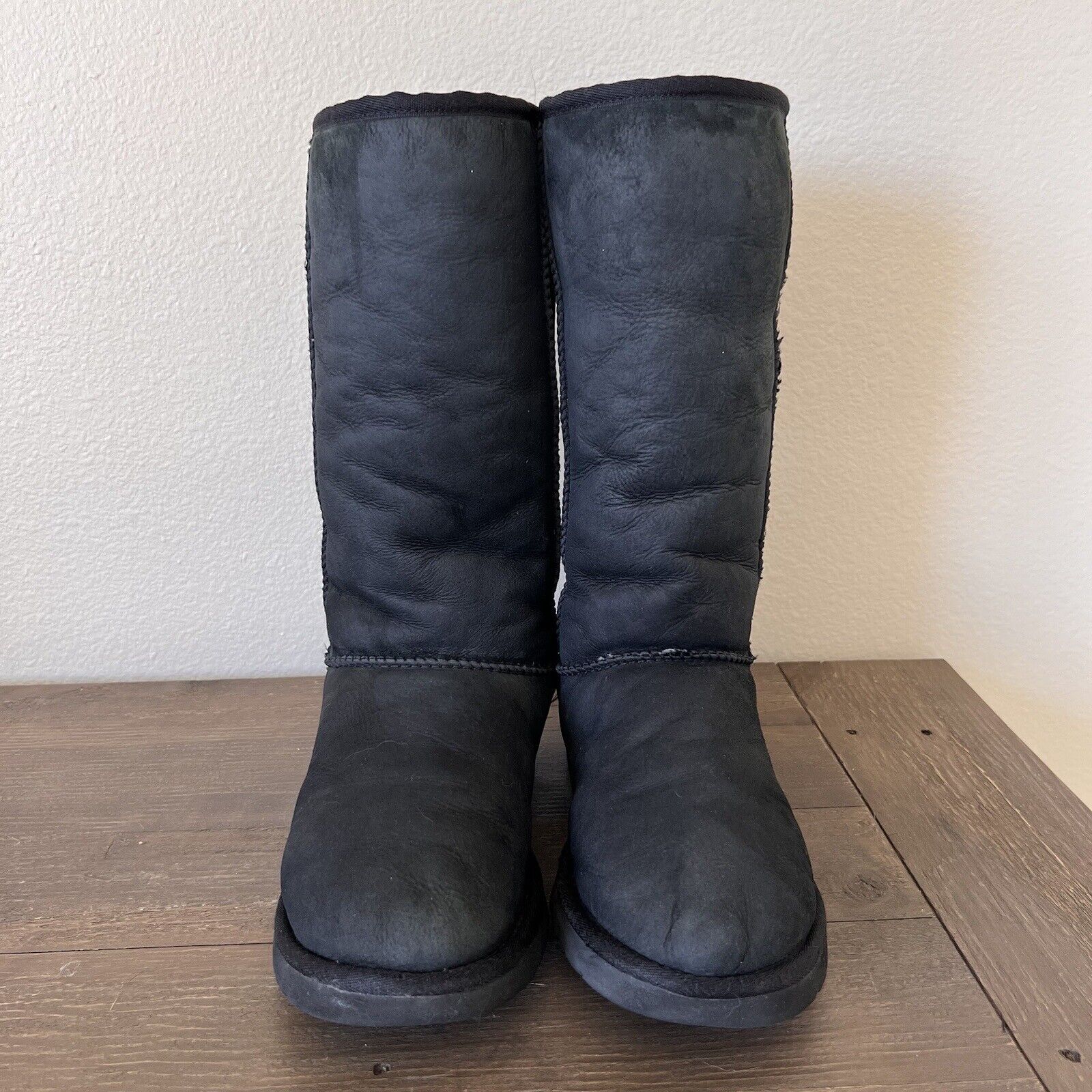 UGG Classic Australia Black Size 9 - image 3