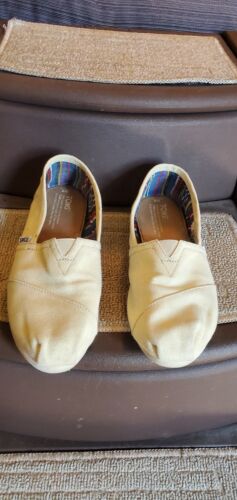 Toms shoes Womens, gently worn, great condition!!!