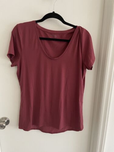 Athleta Red Deep V Soft Tshirt sz l