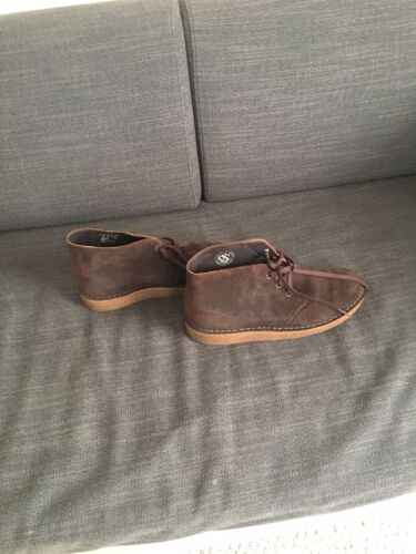 Clark Chukka Boots....very gently used