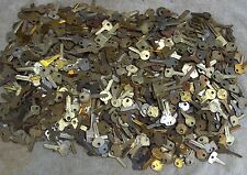 Lot of 100 ANTIQUE AND VINTAGE Keys OLD Lock, Padlock, Trunk...