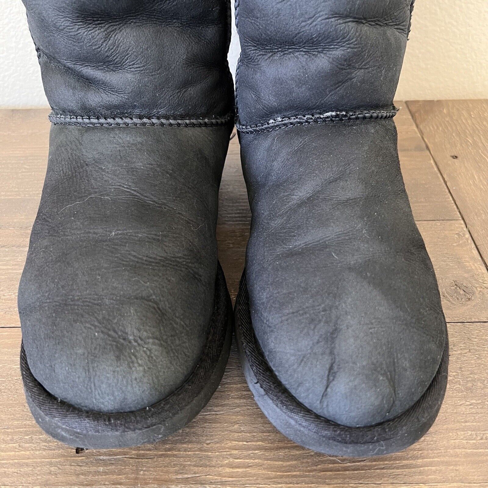 UGG Classic Australia Black Size 9 - image 6