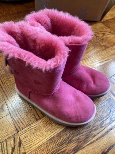 VERY Gently Used UGG Boots Girls Size 3 Style# 101